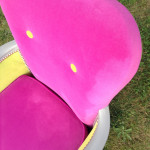 Relooking d'une chaise en velours rose et jaune - Brest